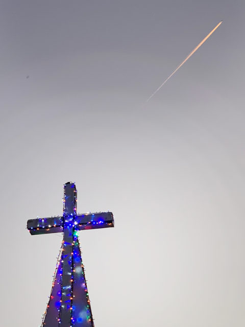 十字架と飛行機雲